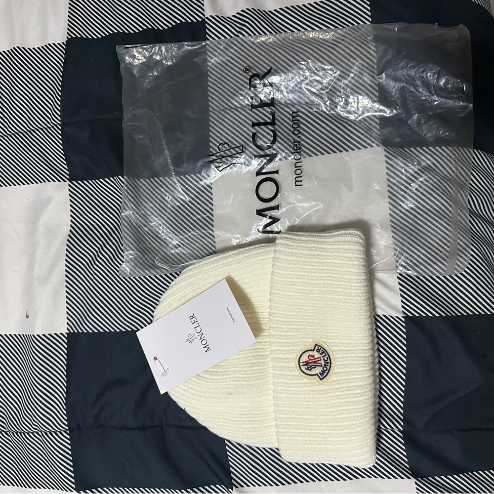 Moncler Beanie White